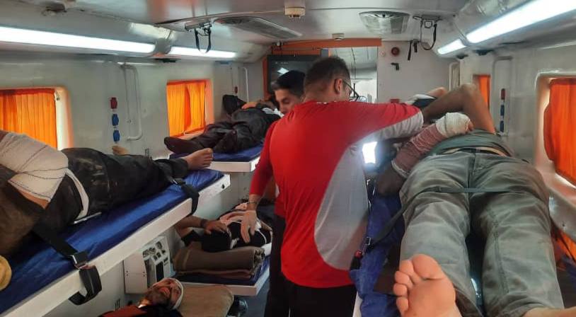 انتقال ۱۴ نفر از مصدومان حادثه واژگونی اتوبوس به داخل کشور