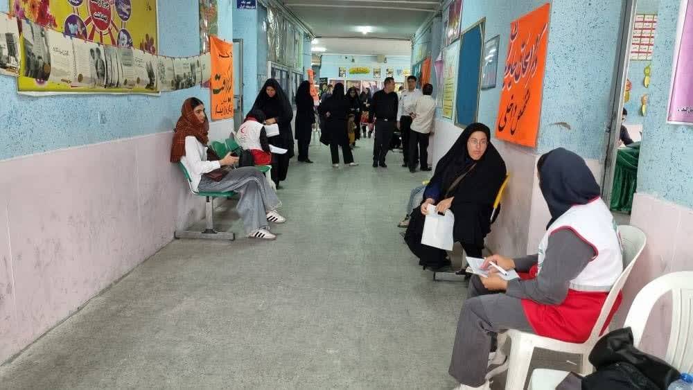 بهره‌مندی ۴۰۰ نفر از طرح کاروان سلامت در شهرستان فیروزآباد