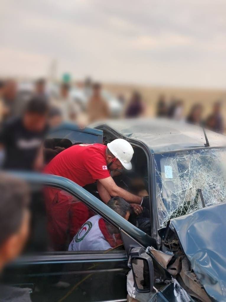 تصادف سمند و پژو ۴۰۵ در جاده آباده–خسروشیرین با ۲ فوتی و ۶ مصدوم