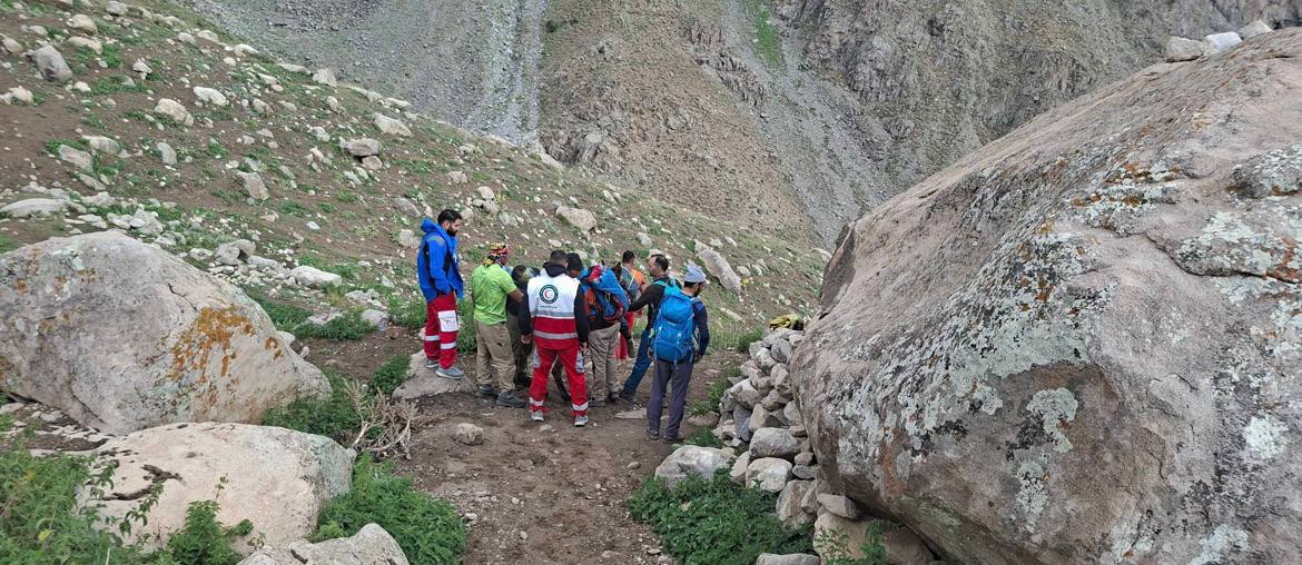عملیات ۱۷ ساعته برای نجات کوهنورد مصدوم در مسیر دندان اژدها مازندران