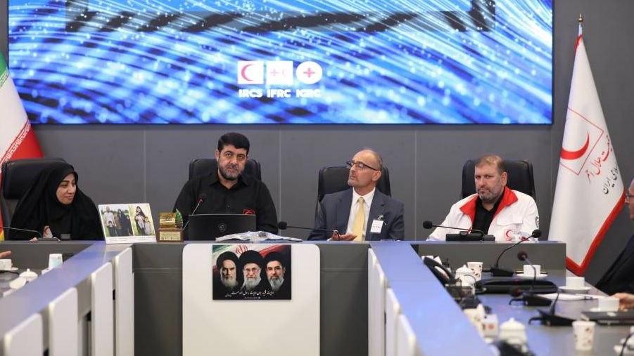 دیدار صمیمانه رئیس هلال‌احمر با مدیر فدراسیون بین‌المللی صلیب سرخ در تهران/ کولیوند: آزادسازی محموله دارویی کشتی توسکا برای بیماران دیالیزی حیاتی است