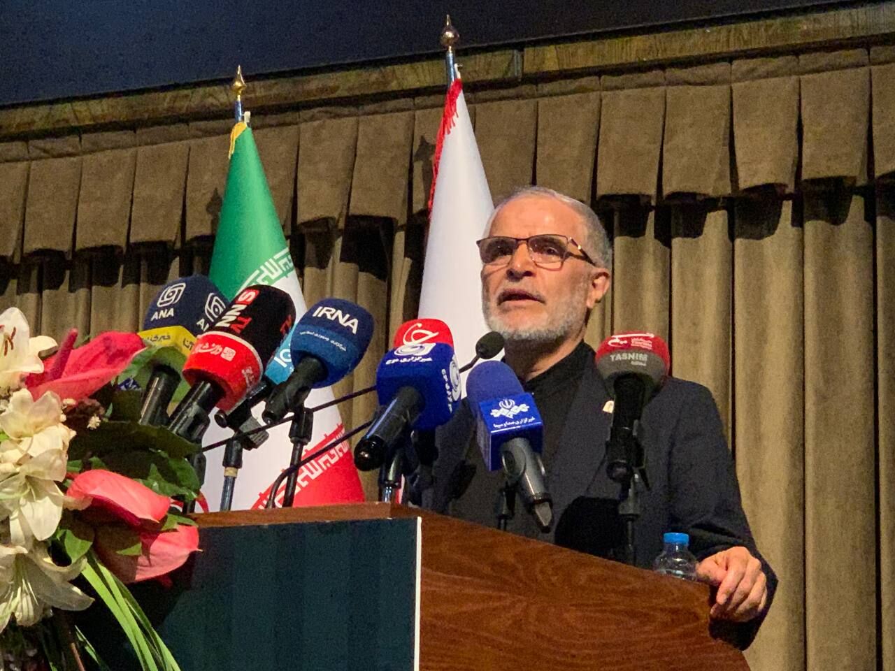 حضور حوادث در قلب حوادث یک الگوی جهانی است
