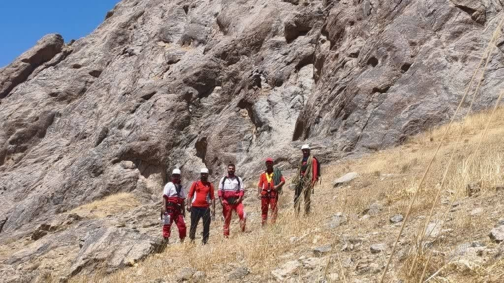 عملیات موفق نجاتگران کوهستان در دیواره‌های قلعه دز