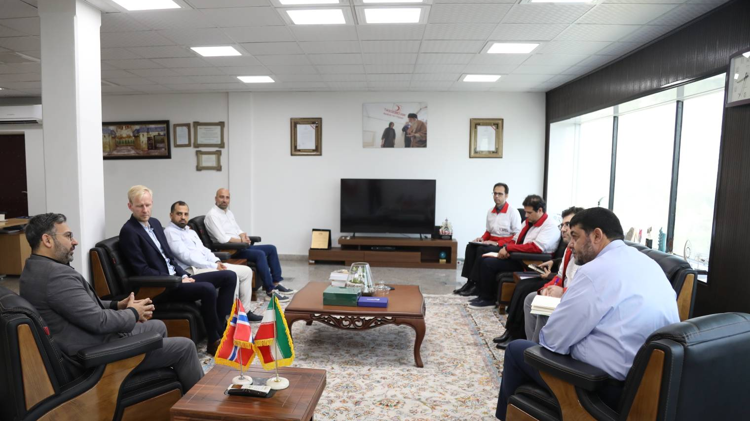 فصل تازه همکاری بشردوستانه میان ایران و نروژ/ دکتر کولیوند در دیدار با نماینده صلیب سرخ نروژ: سکوت در برابر رنج انسان‌ها با اصول بشردوستانه سازگار نیست