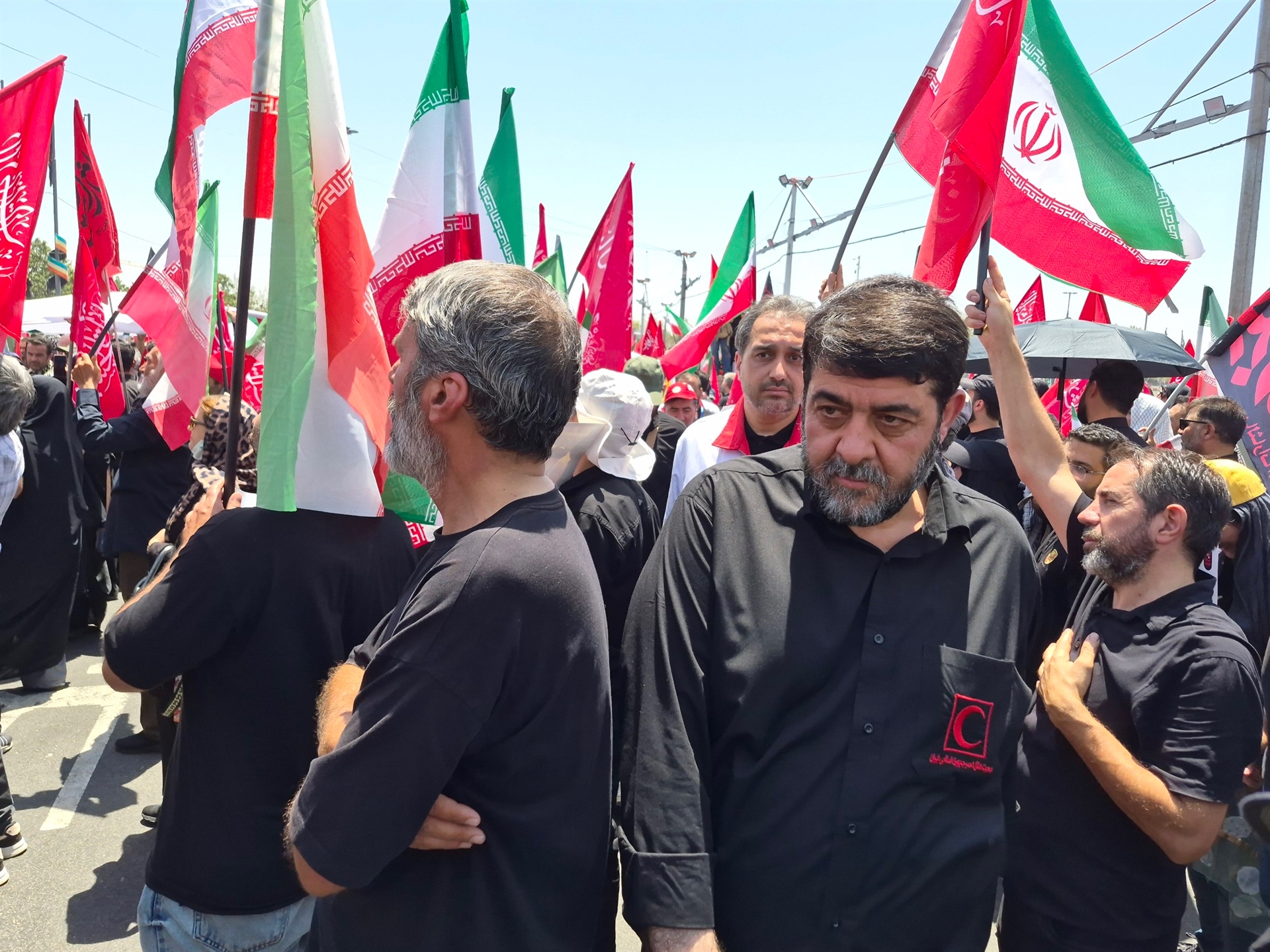 بازدید رئیس جمعیت هلال‌احمر از روند خدمات‌رسانی به زائران در مراسم تشییع رهبر شهید انقلاب + فیلم