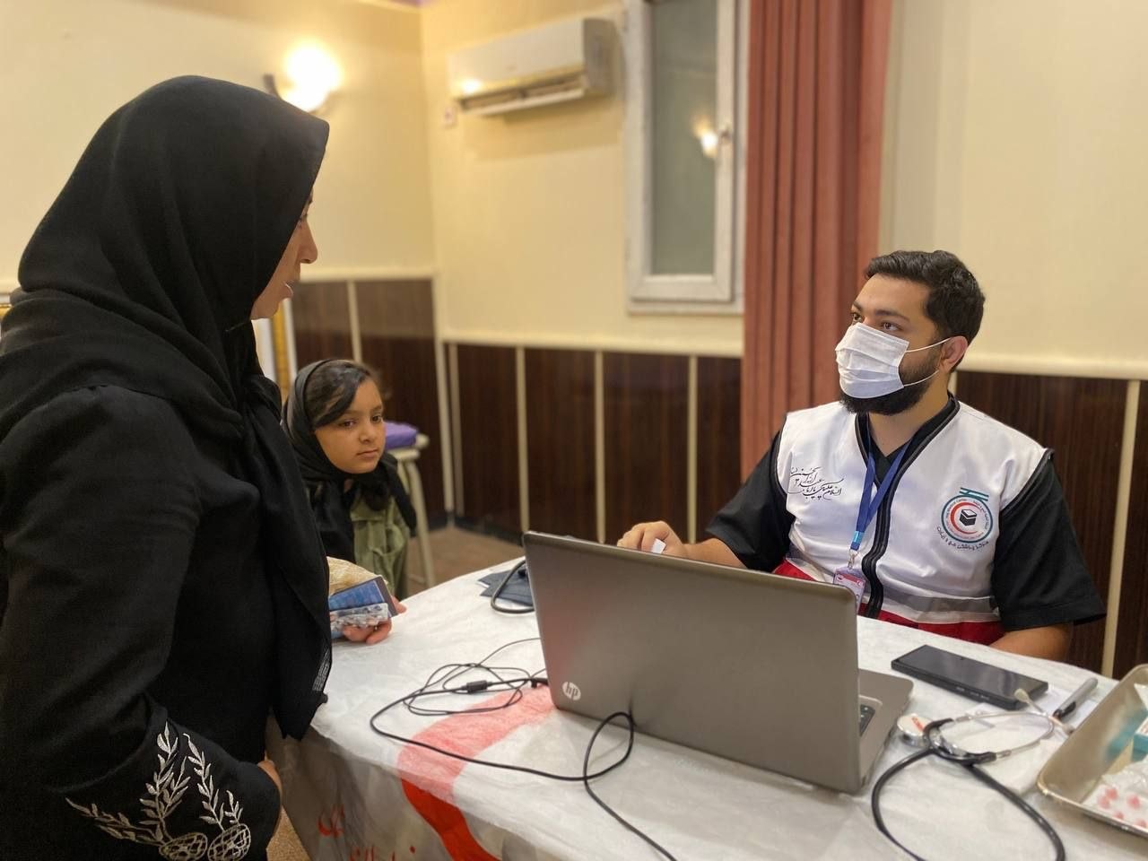 خدمت رسانی هلال احمر خراسان شمالی به زائران اربعین در درمانگاه امالقراء نجف