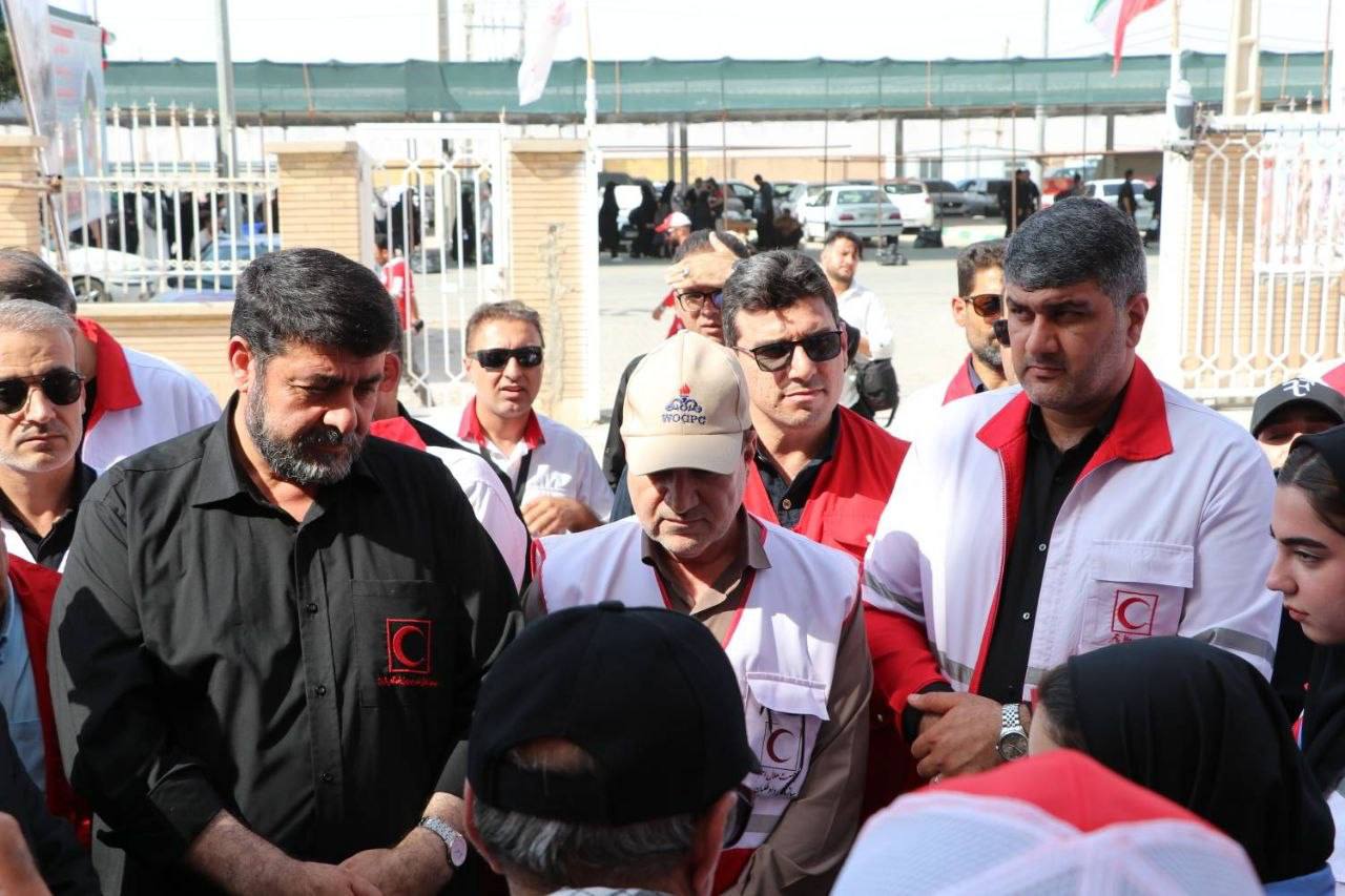 بازدید رئیس جمعیت هلال‌احمر از روند خدمت‌رسانی به زائران اربعین در مرز مهران