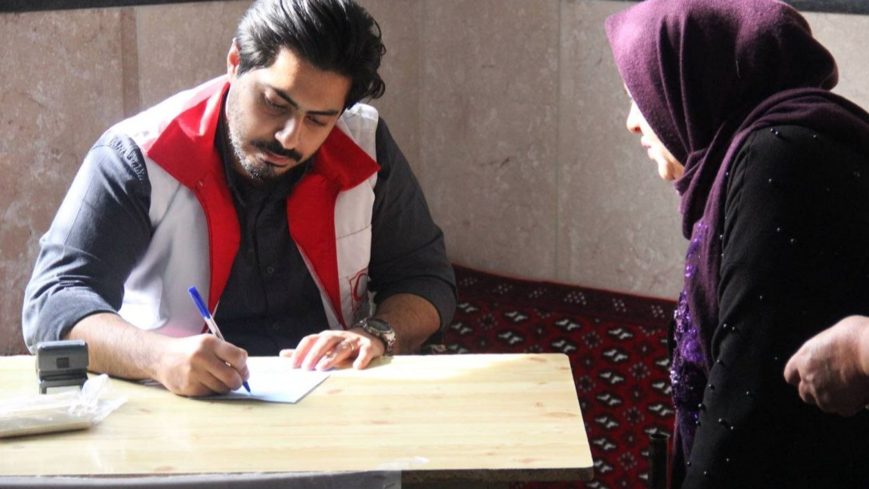 ارائه خدمات سلامت و حمایتی هلالاحمر به ۲۰۰ نفر از اهالی روستای قلعهبنی کهگیلویه