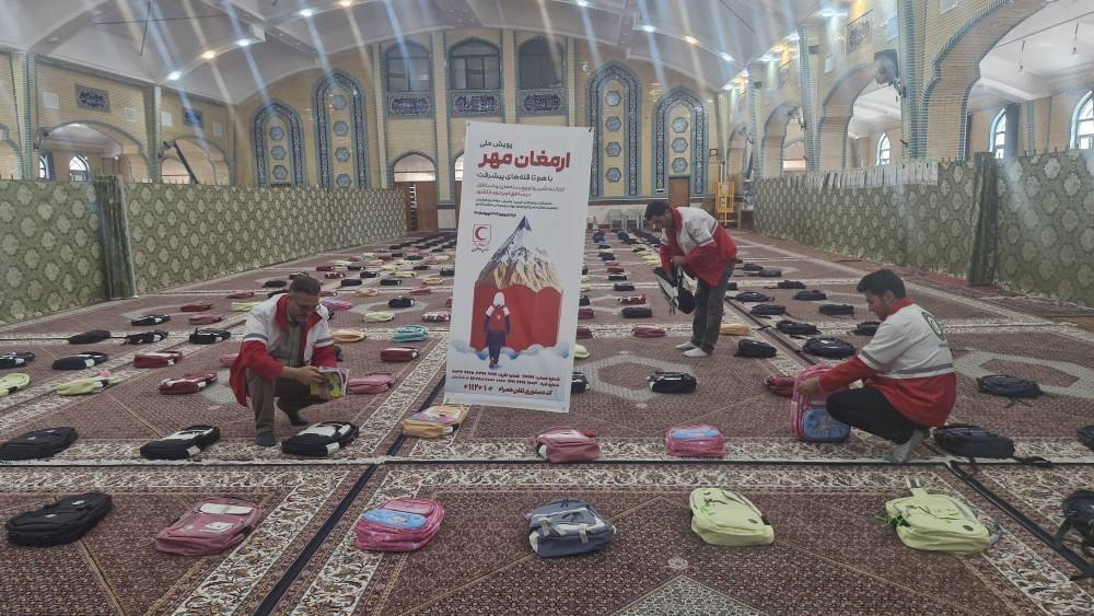 اهدای ۴۳۶ بسته کیف و لوازم‌التحریر در قالب پویش «ارمغان مهر» به دانش‌آموزان نیازمند ماهنشان 