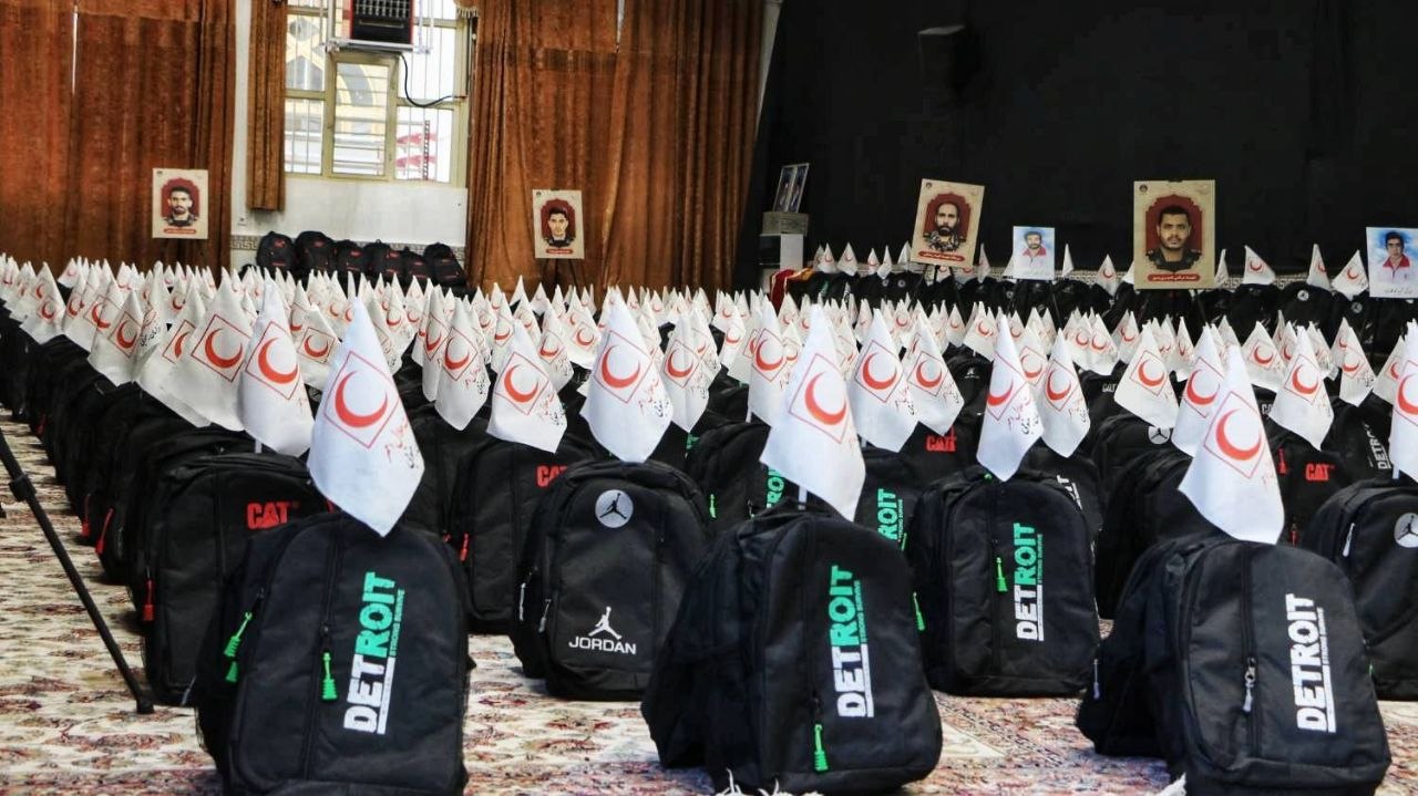 توزیع ۱۷۰۰ بسته نوشتافزار در قالب طرح ارمغان مهر، توسط جمعیت هلال احمر خراسان جنوبی