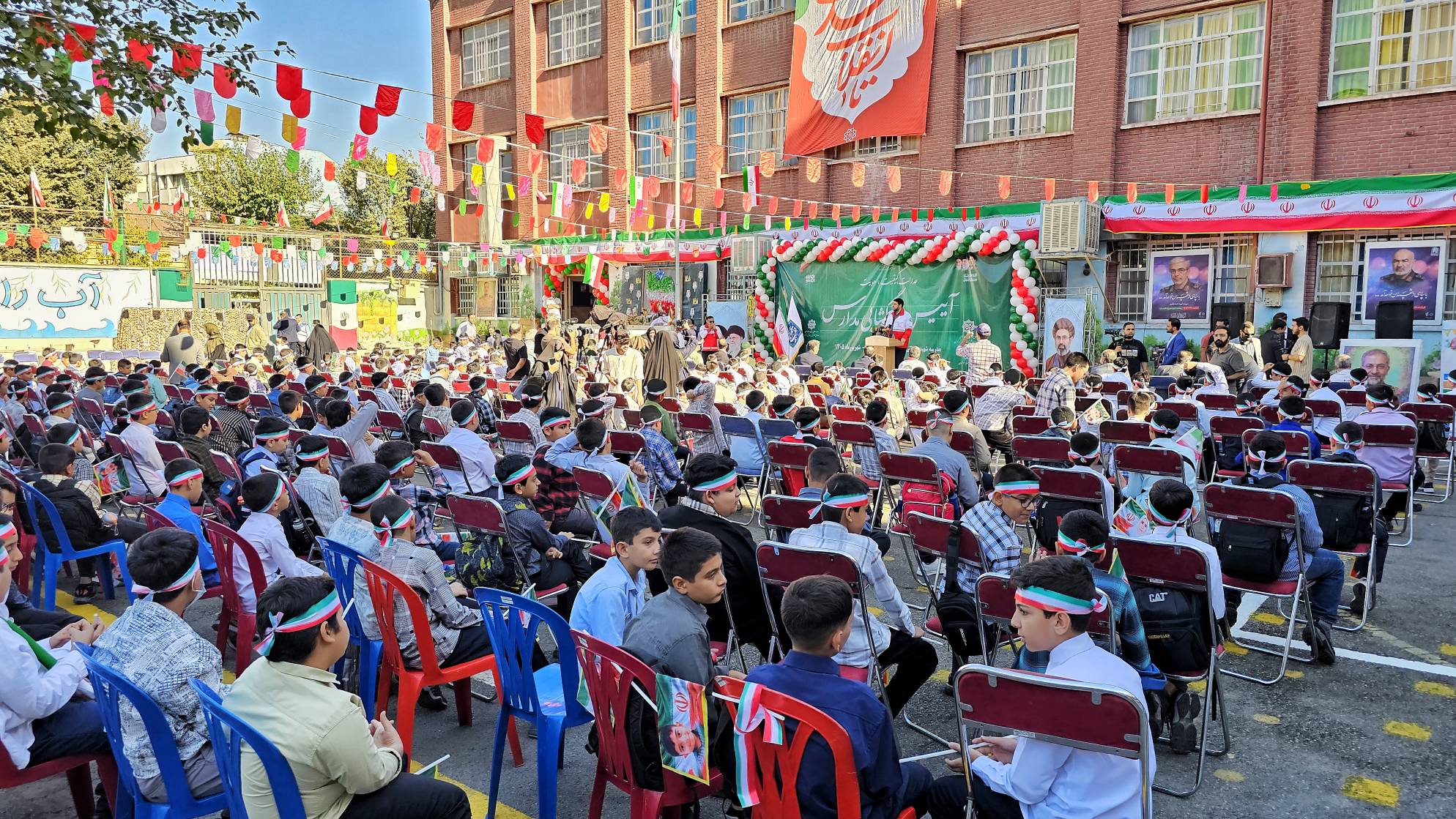 گزارش تصویری / نواخته شدن زنگ آغاز سال تحصیلی با حضور رییس جمعیت هلال احمر