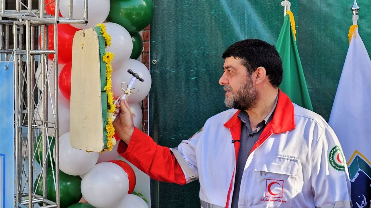 زنگ آغاز سال تحصیلی در مدرسه شهید محلاتی با حضور رئیس جمعیت هلالاحمر نواخته شد