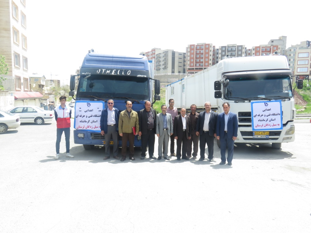 سرپناه خانواده‌های سیل‌زده/ گفت‌و‌گو با جوانان کرمانشاهی که برای سیل‌زدگان لرستان کانکس ساختند