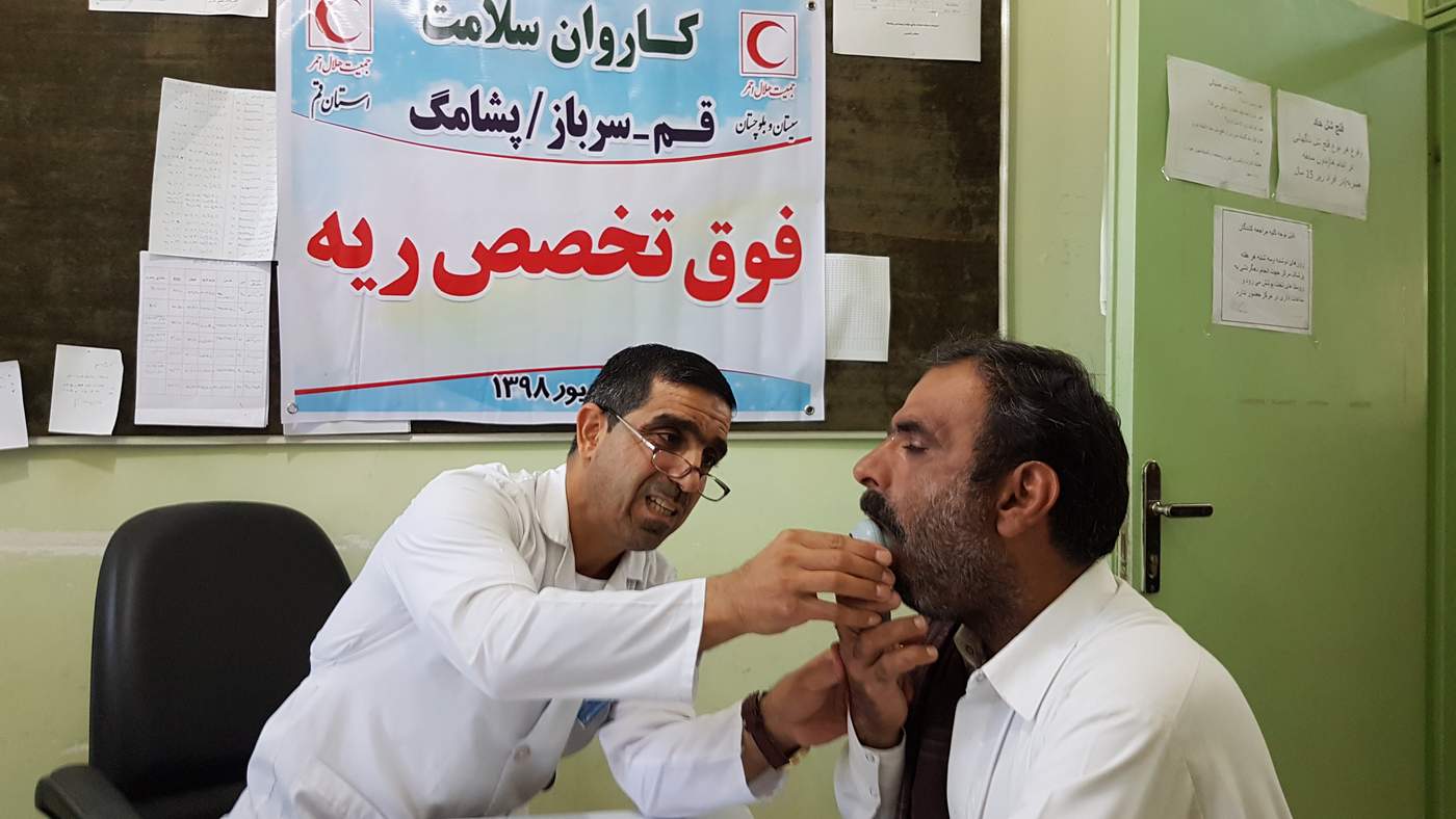 پزشک فوق تخصص بیماری‌های ریه و داوطلب هلال احمر قم: حضور جهادی و فعالیت داوطلبانه در هلال احمر، افتخاری بزرگ است