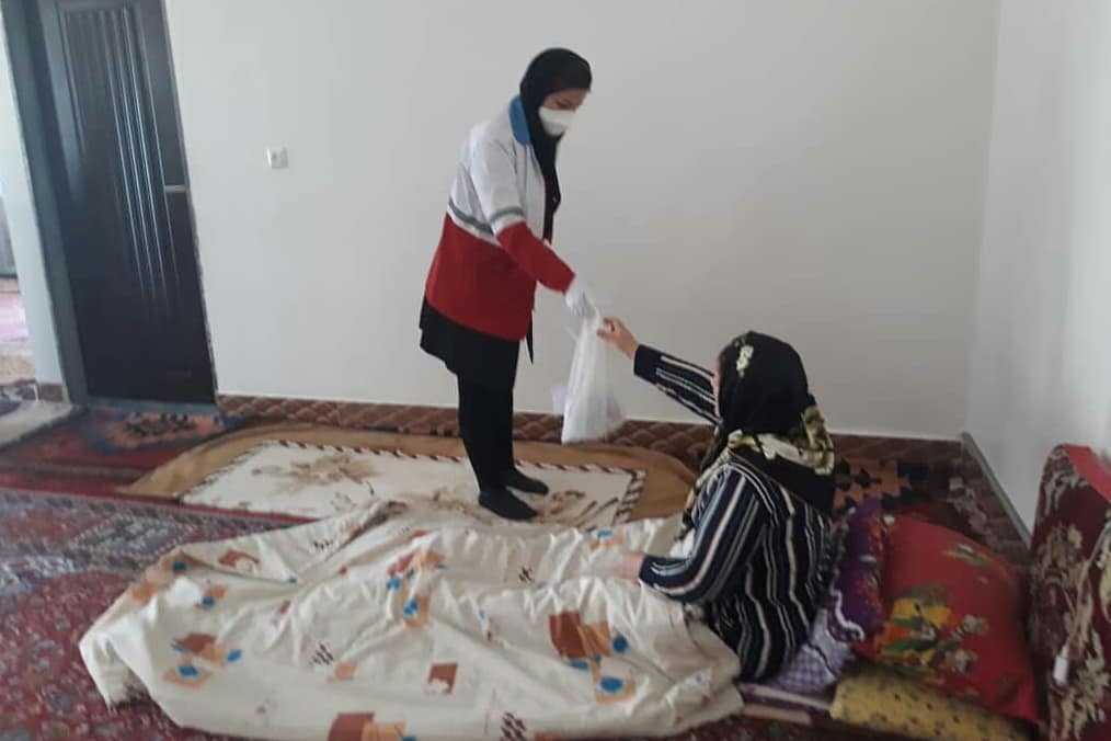توزیع بیش از ۶۷ هزار ماسک و محلول ضدعفونی میان بیماران خاص در اردبیل