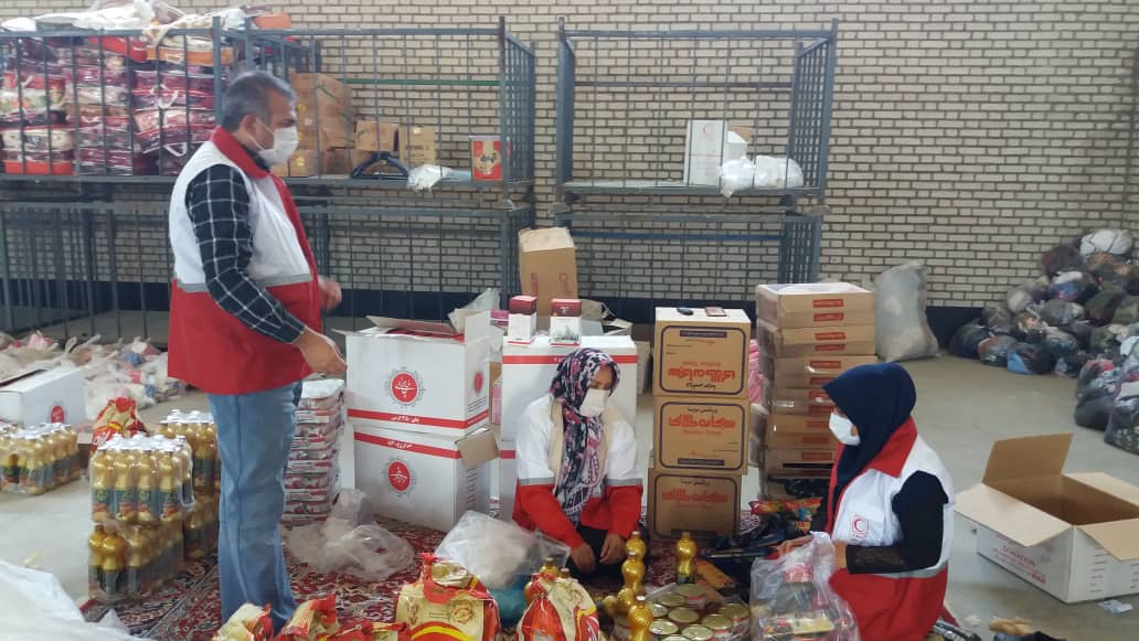 توزیع یک هزار بسته معیشتی میان کارگران متاثر از کرونا در لرستان 
