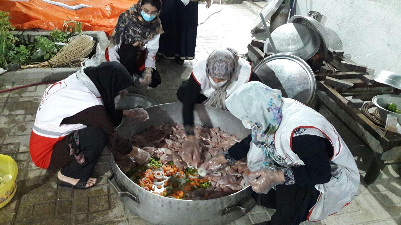 توزیع ۵۰۰ پرس غذای گرم بین نیازمندان بیرجندی