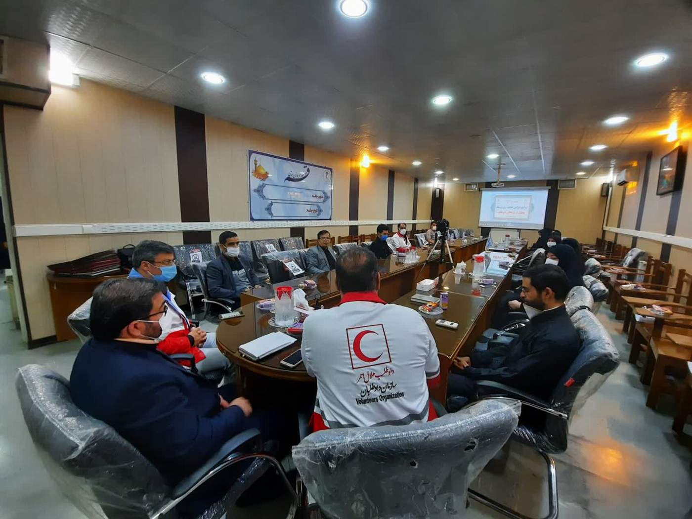 از پزشکان داوطلب هلال احمر قم در طرحهای کاروان سلامت تجلیل شد
