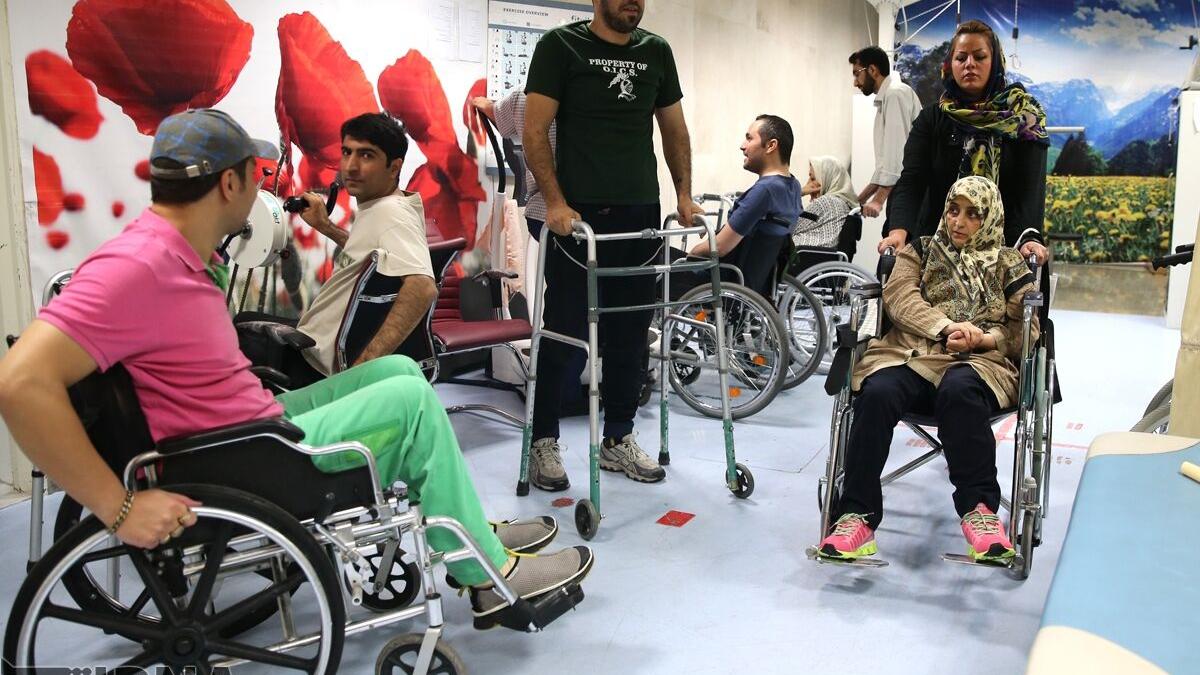 توانخواهان زیر چتر هلال احمر