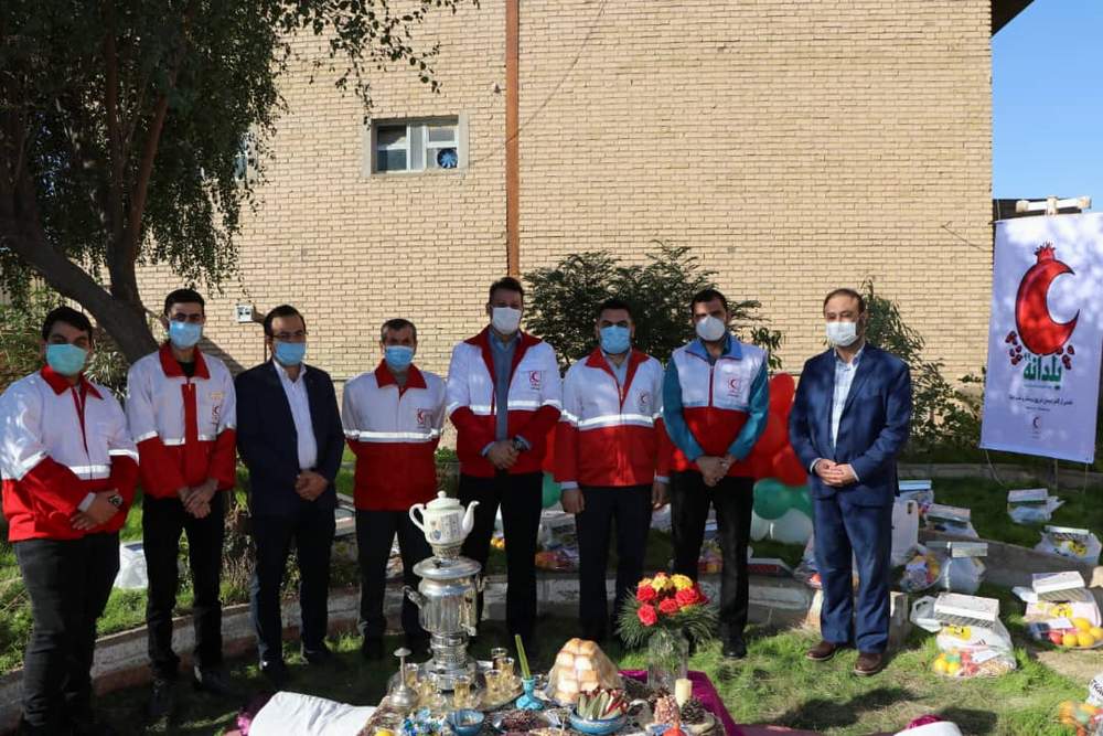 توزیع بسته های یلدانه میان نیازمندان دزفول