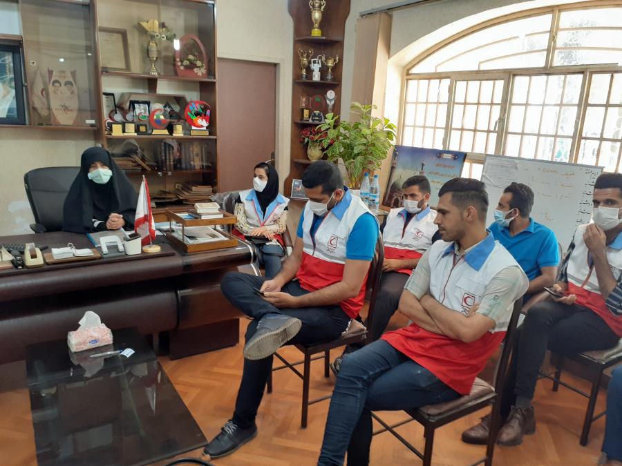نشست صمیمی سرپرست جمعیت هلال احمر شوش با جوانان هلال احمری