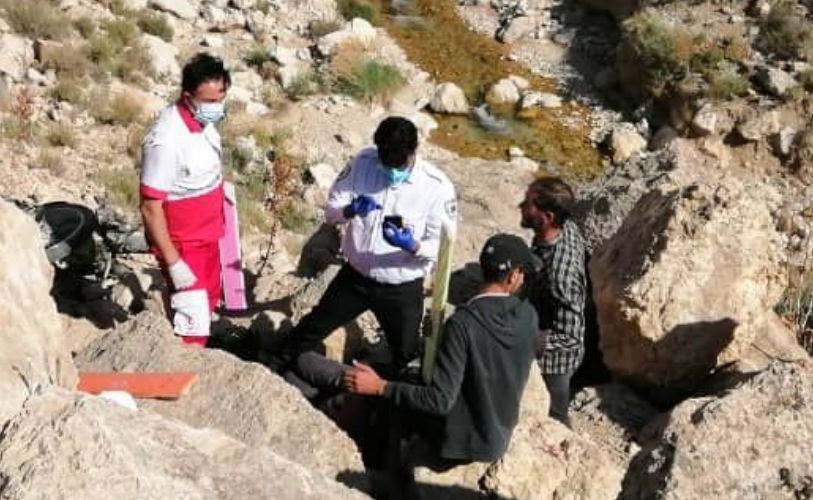 تلاش ۳ ساعته نیروهای مردمی و امدادی برای نجات جان موتور سواران در روستای زیارت نیشابور