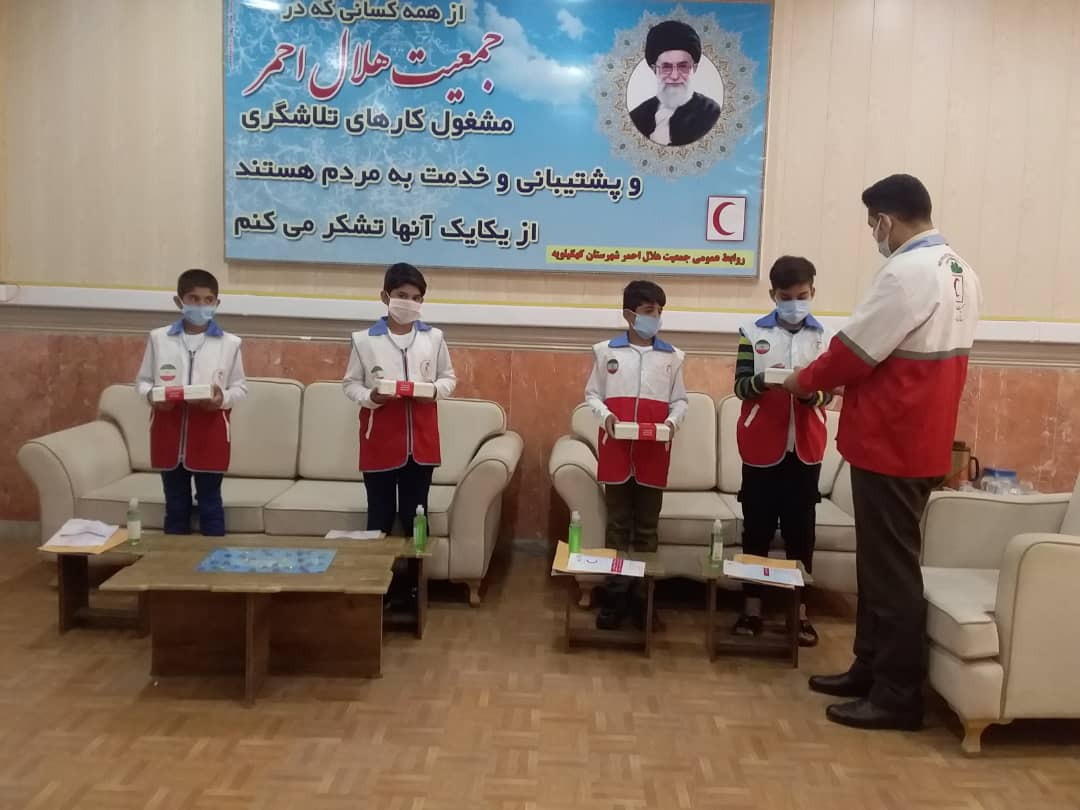 نوجوانان دهدشتی مبارز با آتش عضو هلال احمر شدند