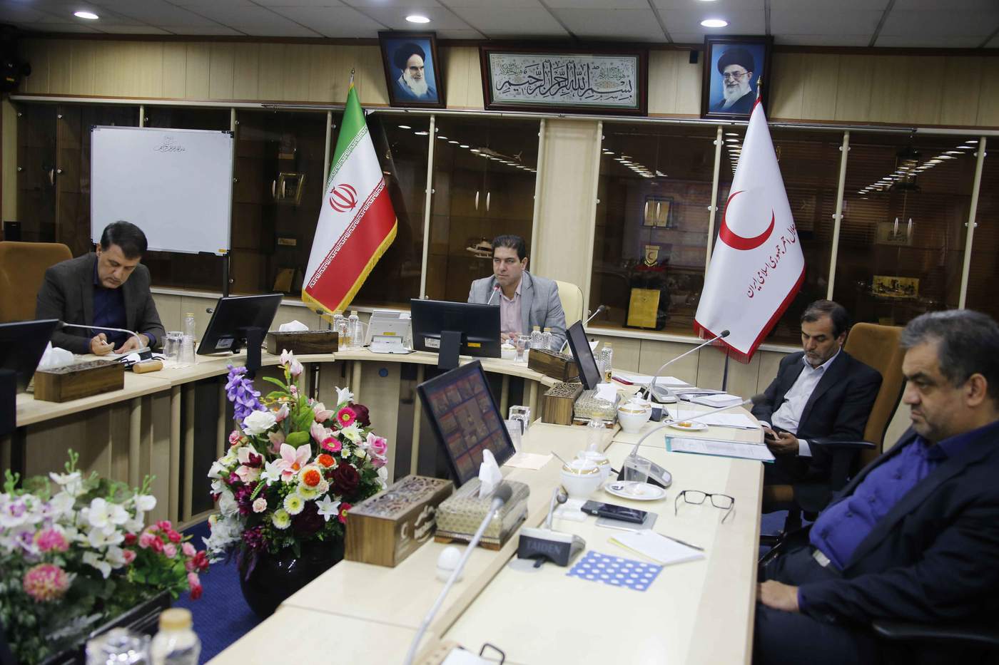 منتشر نشود/ گفت‌وگوی ویدئوکنفرانس دکترهمتی و دکترقوسیان‌مقدم با مدیران‌عامل هلال‌احمر استان‌ها درباره انتخابات مجامع/ گزارش تصویری