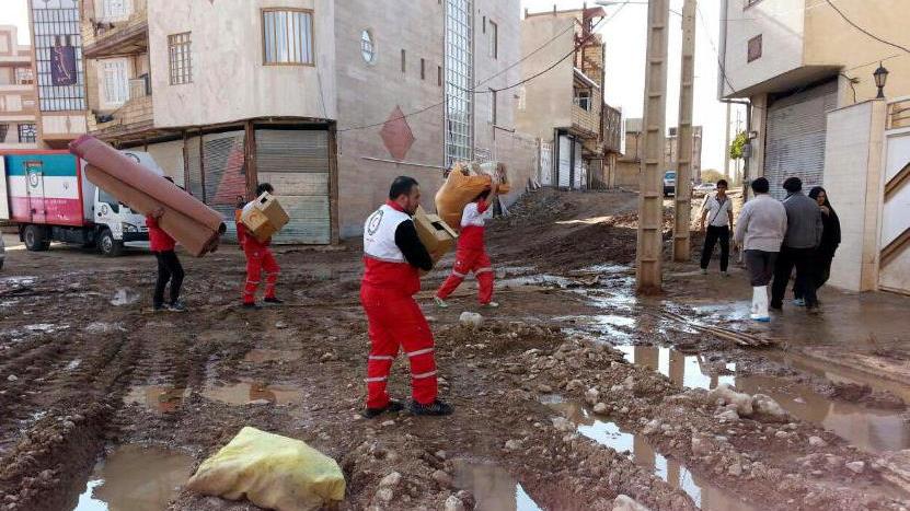 از نجات 40 گرفتار در کوههای کنگان تا فعالیت 70 امدادگر در سیل جنوب کرمان