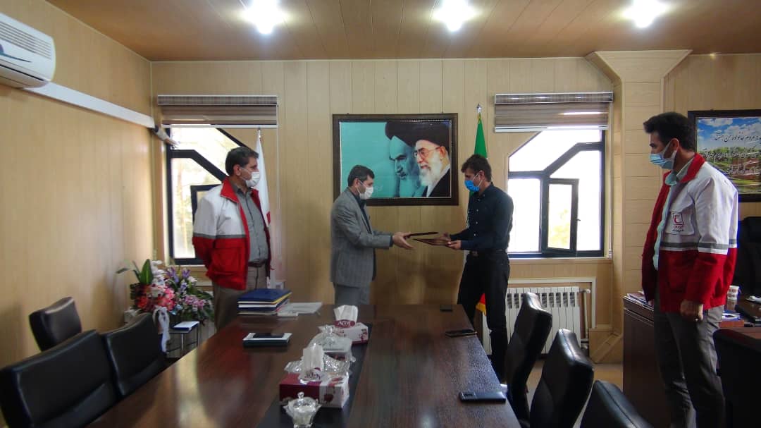 امضای تفاهم‌نامه همکاری میان هلال‌احمر ایلام و هیات کوهنوردی استان 