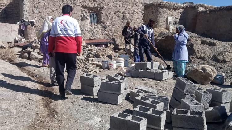 خرید 147 کنتور و انشعاب آب در روستای کم برخوردار سولابست از سوی خیران خراسان جنوبی