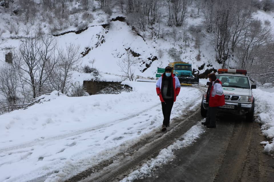 امدادرسانی به جوان ۲۱ ساله در رودبار/ آماده باش نجاتگران هلالاحمر گیلان با توجه به تغییرات جوی در استان