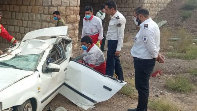 رها سازی 2 فوتی حادثه سقوط سمند از پل در محور سمنان- دامغان 