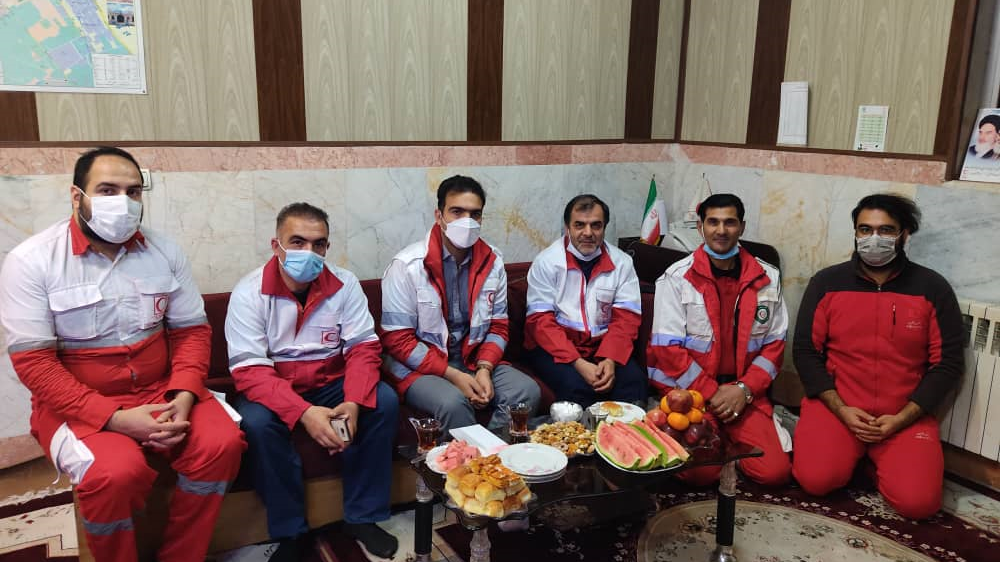 دبیرکل جمعیت هلال‌احمر شب یلدا را کنار امدادگران و نجاتگران پایگاه پرند استان تهران سپری کرد