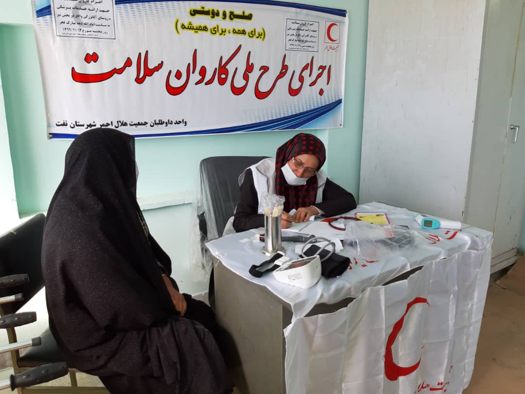 ارائه خدمات کاروان سلامت هلال احمر تفت در روستای «آقا بزرگی»