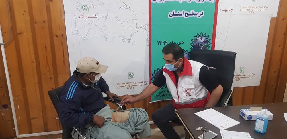 ارائه خدمات توانبخشی به معلولان در کلینیک سیار هلال‌احمر در سیستان و بلوچستان