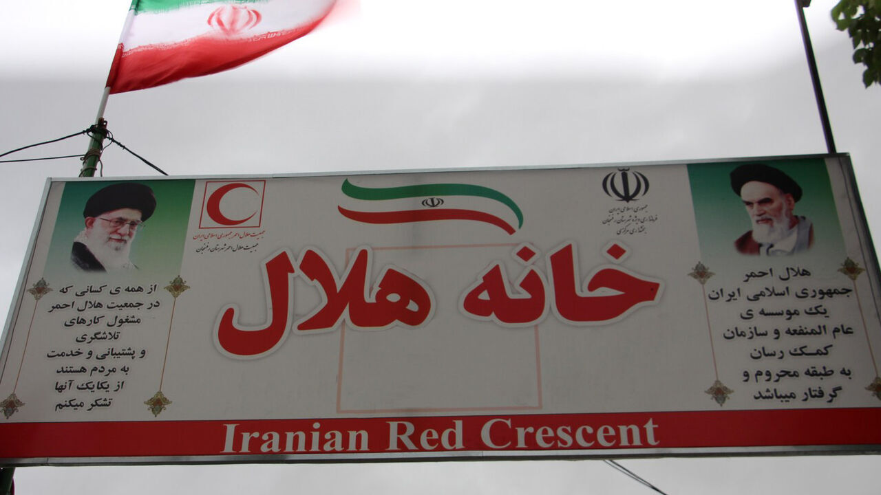 کمک نقدی یکی از خیرین پاکستانی به خانه های هلال