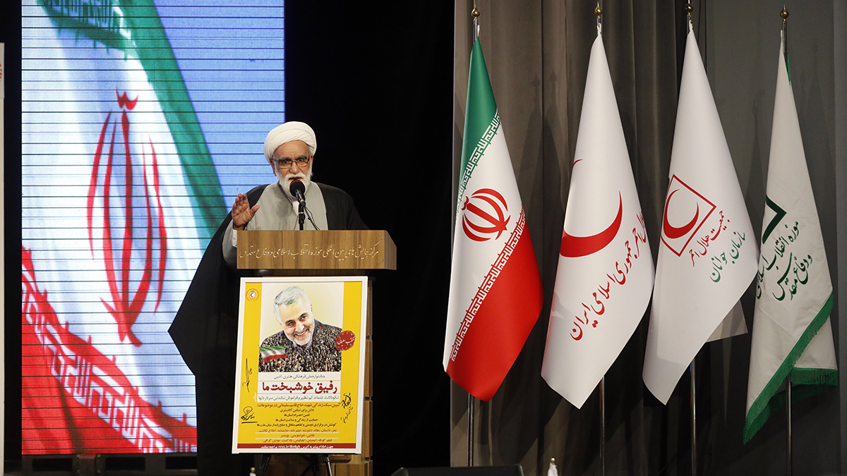  نماینده رهبر معظم انقلاب در آیین اختتاحیه «طرح ملی رفیق خوشبخت ما» تاکید کرد:سردار سلیمانی الگوی جوان ایرانی است 