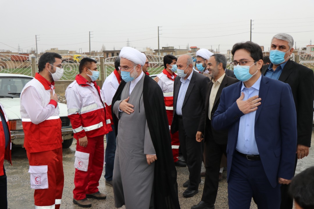 جایگاه امدادگران هلال احمر در کمک کردن به مردم ستودنی است