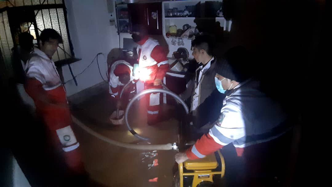 امداد رسانی به سیلزدگان روستای ززُم بخش بربرود غربی در الیگودرز