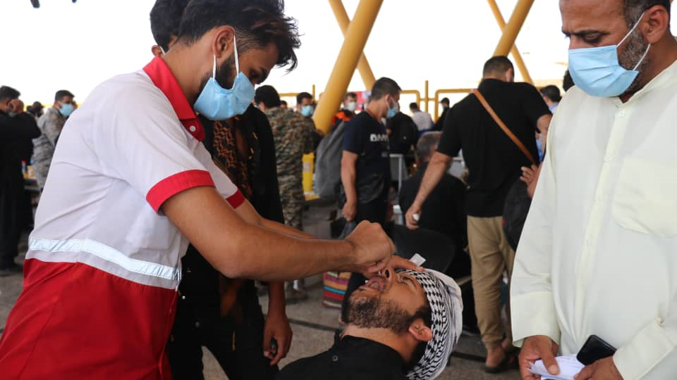 غربالگری کرونا توسط هلال‌احمر در مرز شلمچه و چذابه