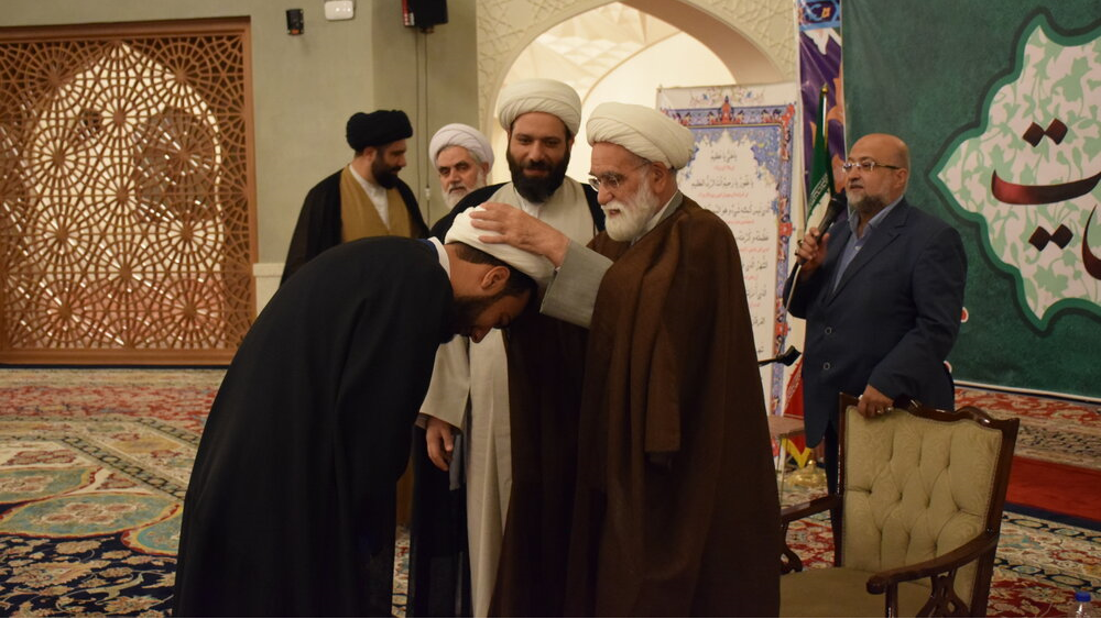 طلاب داعی الی الله باشند