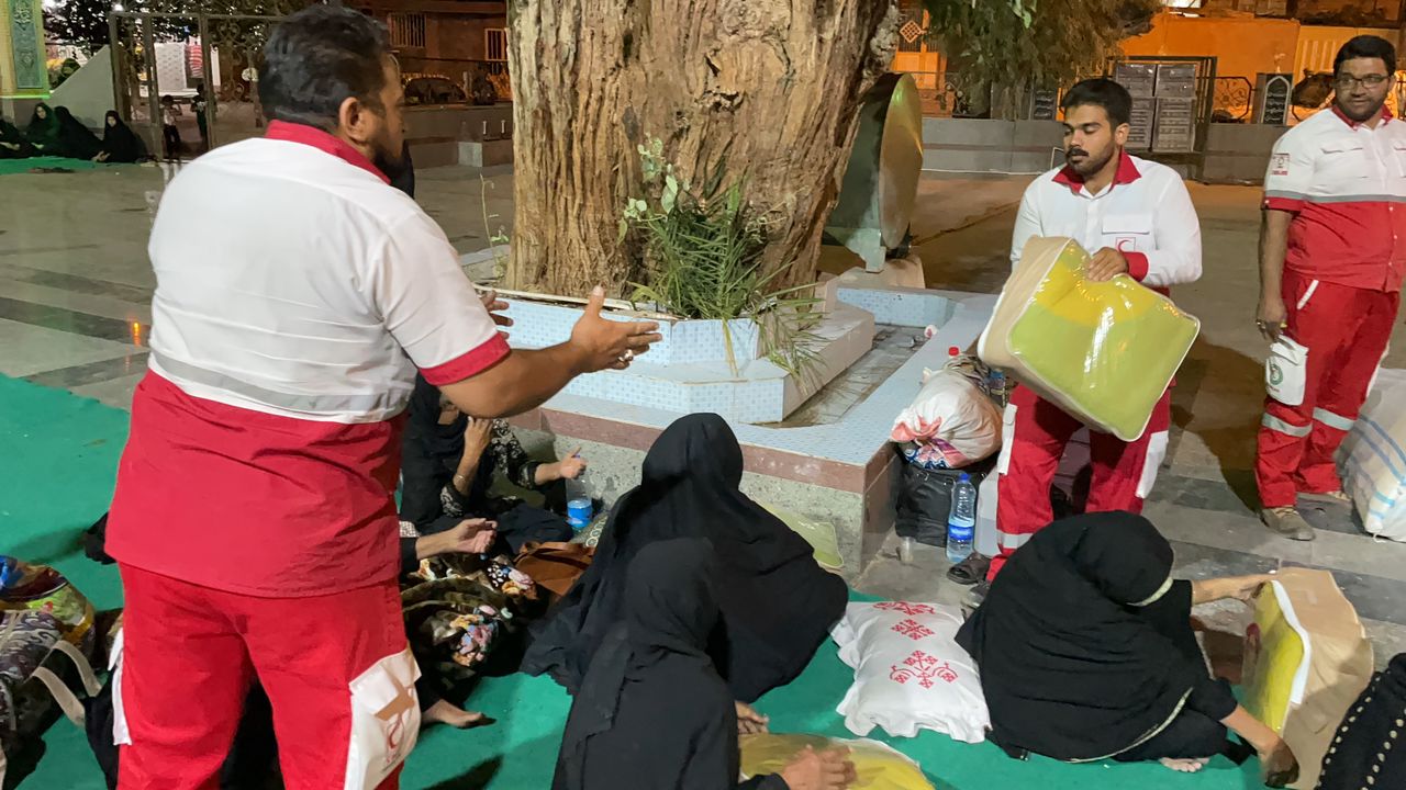 اسکان 26 زوار پاکستانی توسط هلال احمر کرمان 