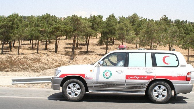 کمک آمبولانس هلال‌احمر به بیمارستان شهر قصرشیرین
