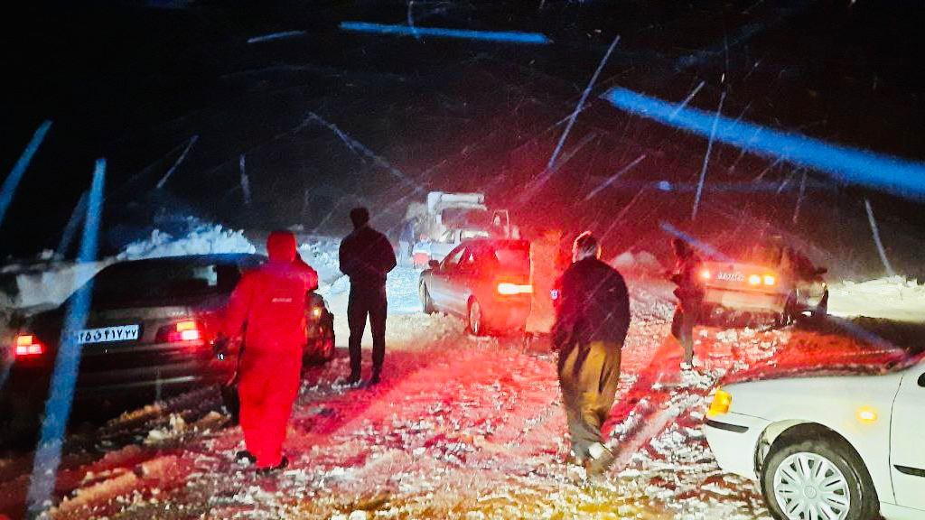 رهاسازی29 خودرو در جاده تکاب به شاهین‌دژ