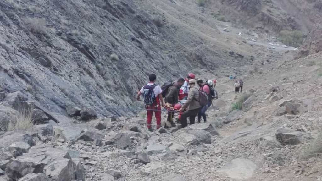 به‌روزرسانی خبر: کوهنوردان گرفتار در ارتفاعات البرز به پایین‌دست منتقل شدند