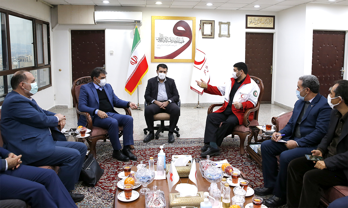 مجلس برای بهبود سطح معیشت امدادگران گام بردارد