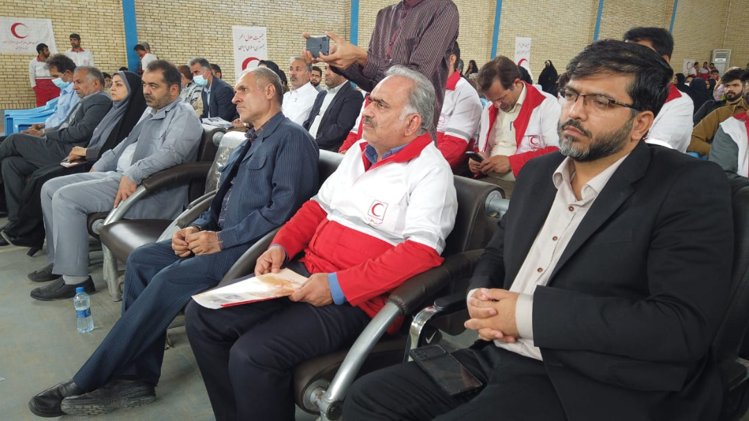 توزیع اقلام اهدایی هلالاحمر سیستان و بلوچستان میان 700 خانوار نیازمند در هیرمند