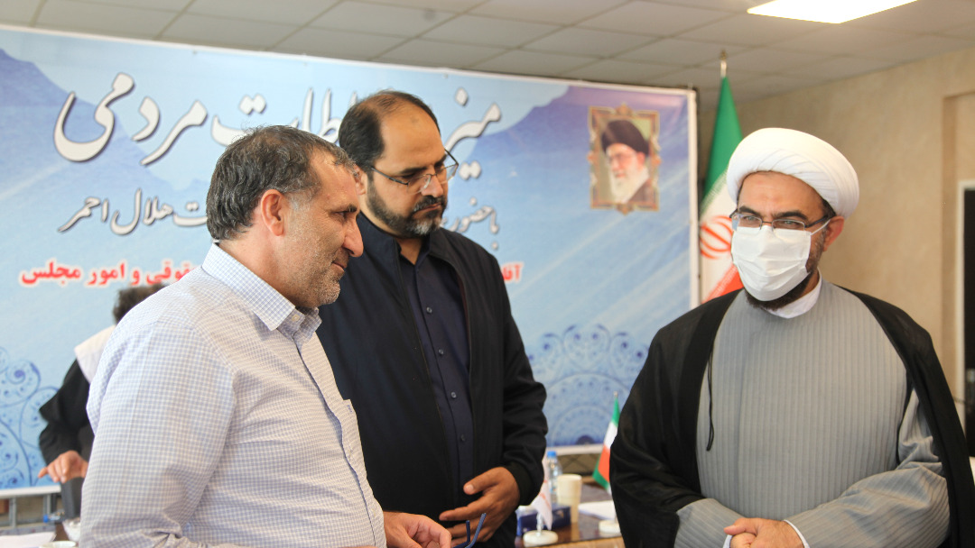 بازدید "رئیس مرکز ارتباطات مردمی ریاست جمهوری" از میز ارتباطات مردمی هلال احمرآذربایجان شرقی