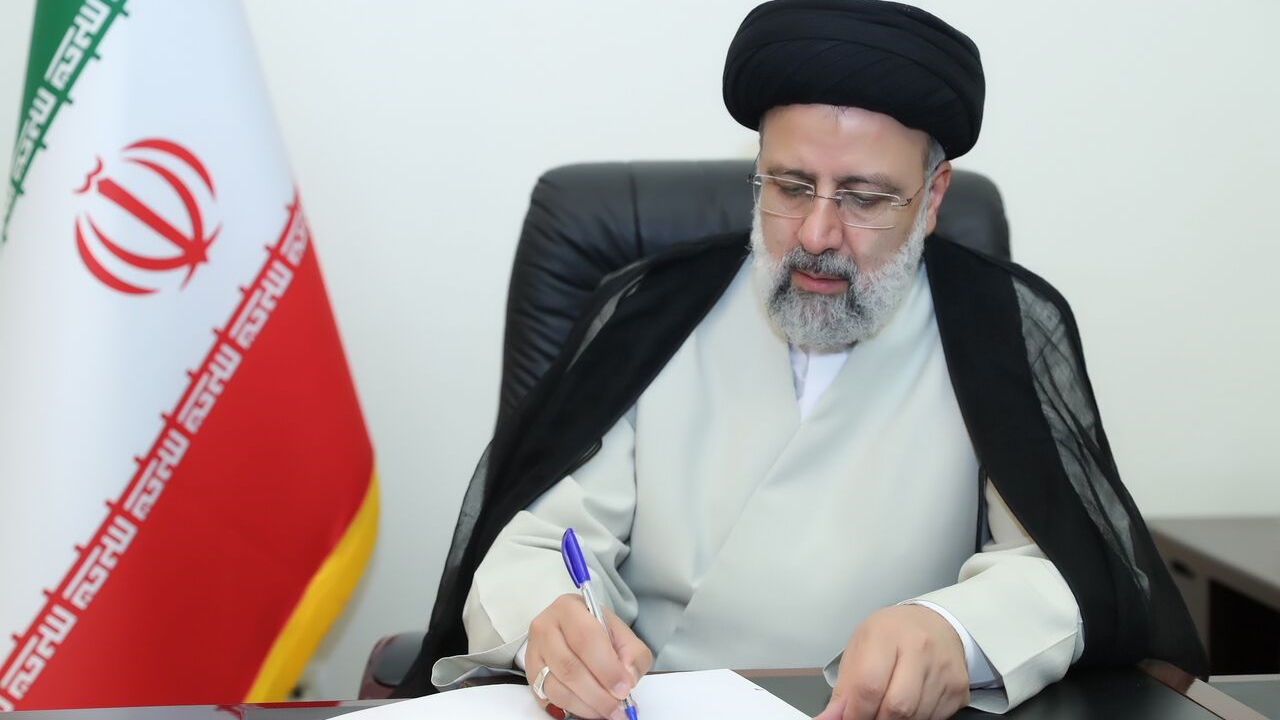 قدردانی آیتالله رئیسی از اقدامات هلالاحمر در سانحه متروپل